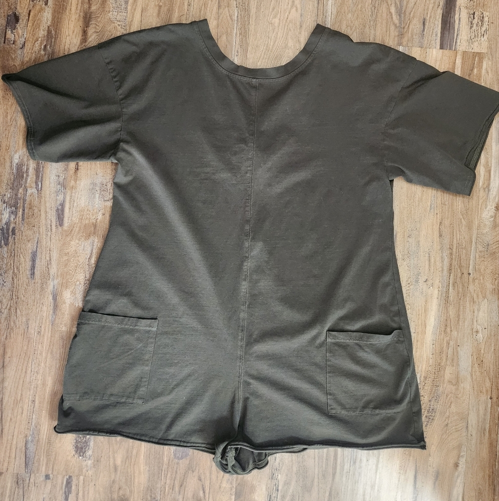 Hot Shot Tee Romper Size M Green